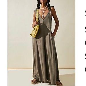 Free People jumpsuit Size Small. like new. Worn once. Sold out sting ray color